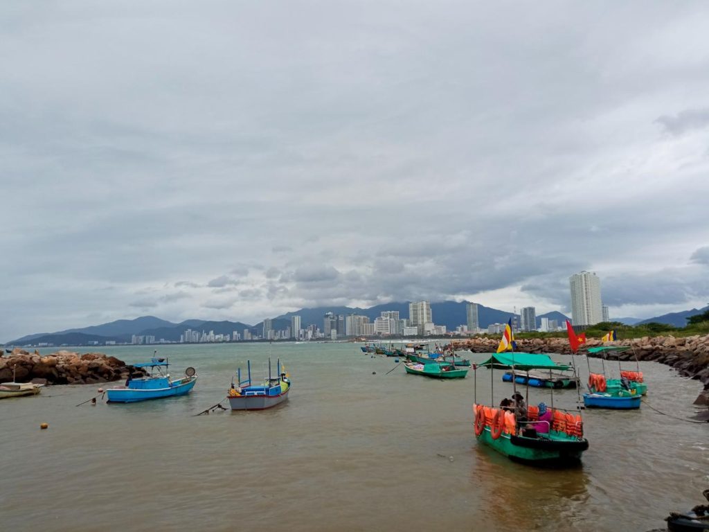 Nha Trang, la ciudad rusa de Vietnam 5 Barquitos con skyline en Nha Trang Vietnam